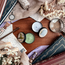 Charger l'image dans la galerie, Bougie Frissons d'Octobre - Vanille et bois de santal