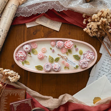 Load image into Gallery viewer, Bougie décorée Délice interdit – Grande ovale