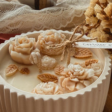 Load image into Gallery viewer, Bougie décorée Cerisier en fleurs – Moyenne ronde