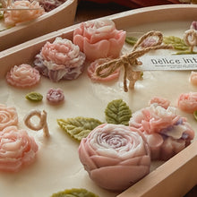 Load image into Gallery viewer, Bougie décorée Délice interdit – Grande ovale
