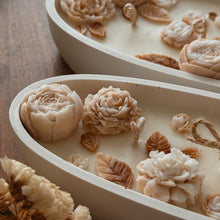 Load image into Gallery viewer, Bougie décorée Cerisier en fleurs – Moyenne ovale
