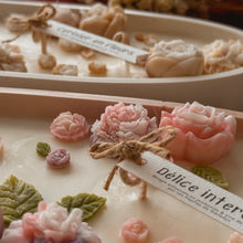 Load image into Gallery viewer, Bougie décorée Délice interdit – Grande ovale

