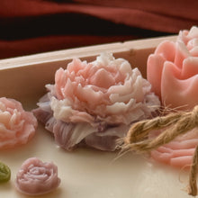 Load image into Gallery viewer, Bougie décorée Délice interdit – Grande ovale
