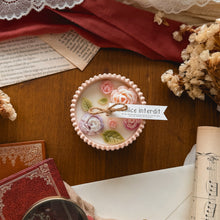 Charger l'image dans la galerie, Bougie décorée Délice interdit – Petite ronde
