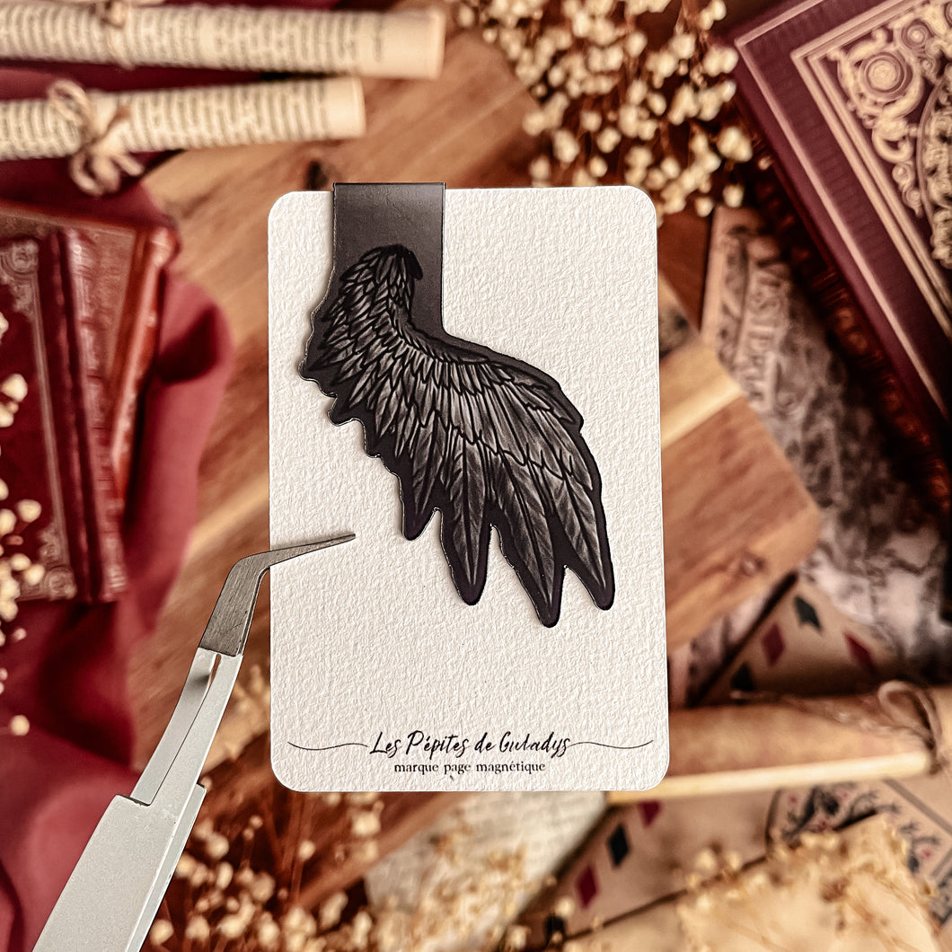 Magnetic bookmark - Fallen angel wing 